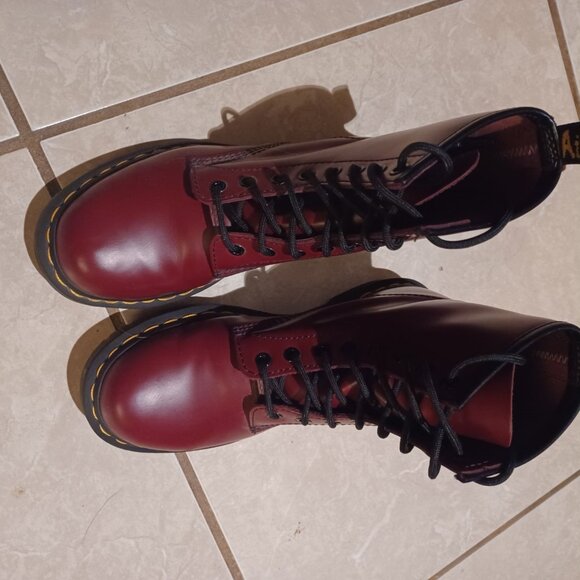 Doc martins womens 1480 size 7 like new condition - Picture 2 of 5